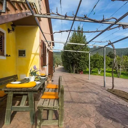 Vakantiehuis A Charming Country + Bikes And Kayaks Bosa